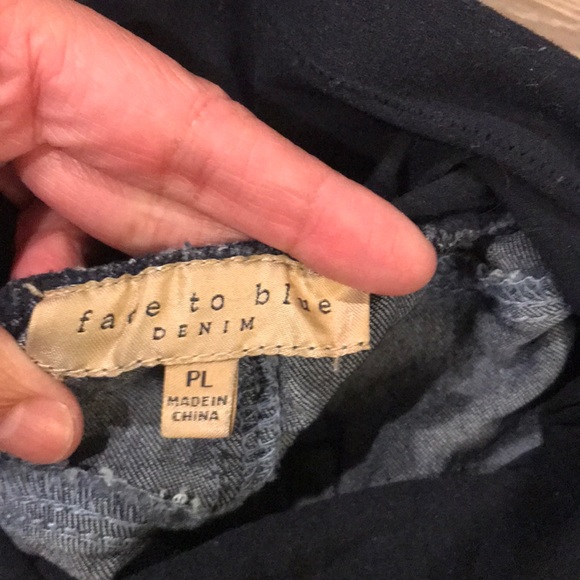 •Fade to Blue Maternity Jeans *PETITE LENGTH*• - Picture 2 of 3